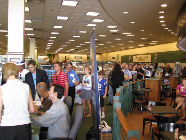 tony-dungy-and-nathan-whitaker-signing-books-at-barnes-and-noble-in-carmel-in